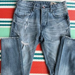 Used couple of times, clean, good condition, no stains, size 30/32 Skinny Jeans
